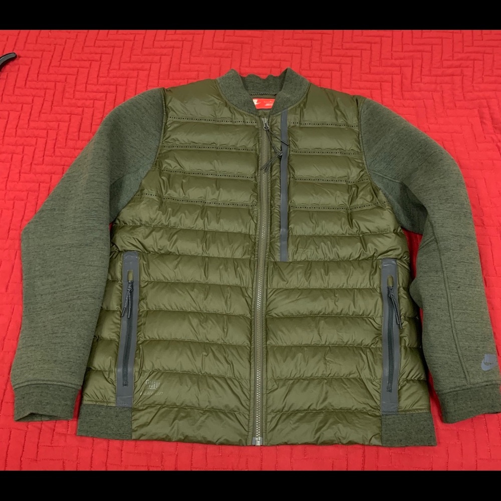 Nike Olive Green puffer bomber jacket sz Large